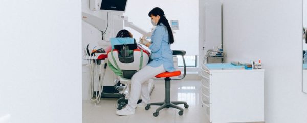 Dentiste implantologue