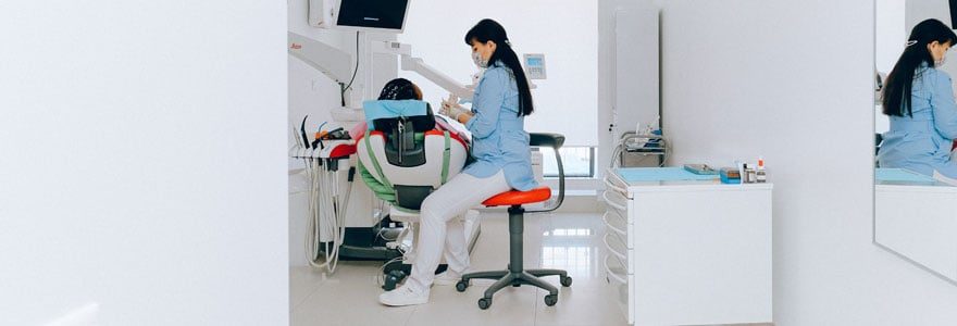 Dentiste implantologue